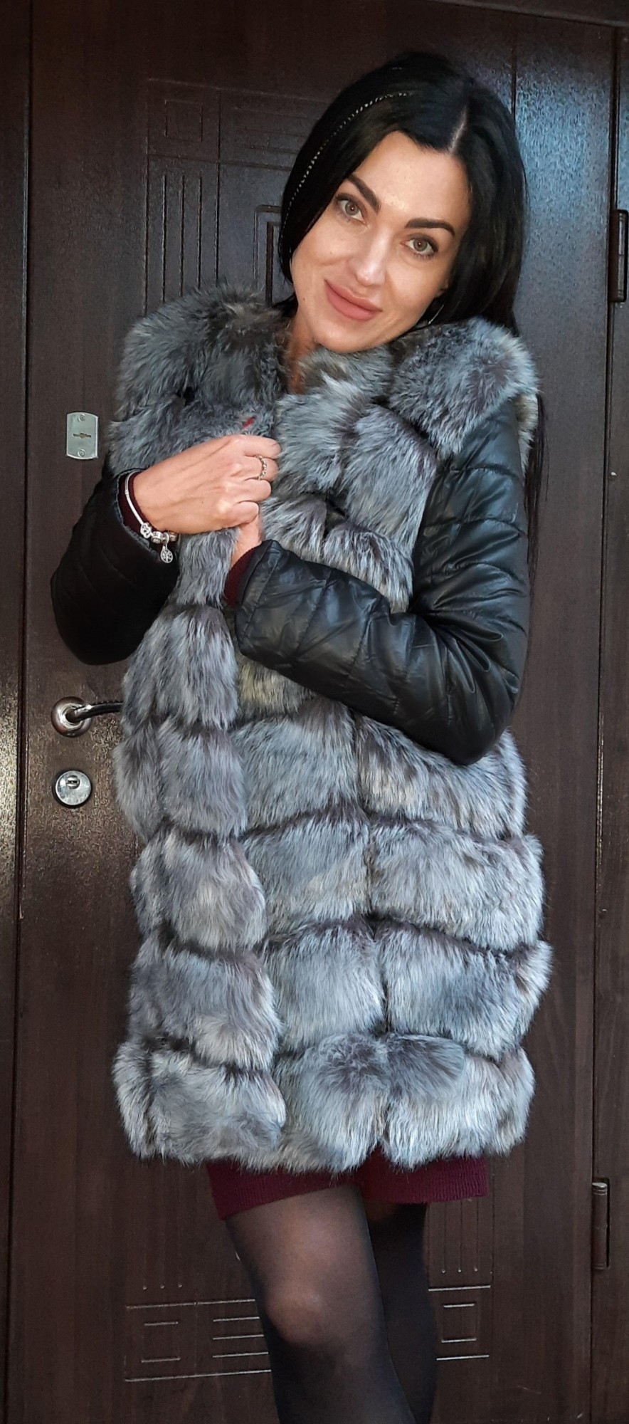 

Длинная меховая жилетка c рукавами из ЭКО кожи Fanpuguizhen Milanka 54 (5XL) Серебристый с чёрным