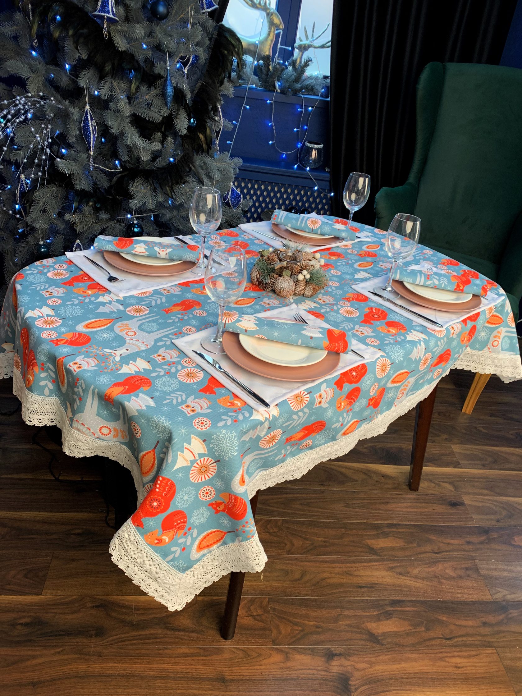 

Скатерть новогодняя "Лесные звери" с кружевом 280х120 см