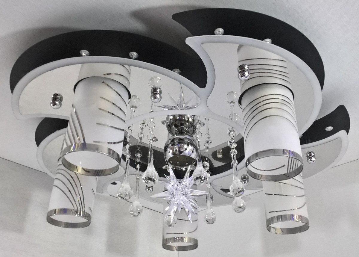

Люстра Sunnysky потолочная Космос с цветной Led подсветкой и авто отключением с пультом Черный 18х54х54 см YR-5235/5+1-YV