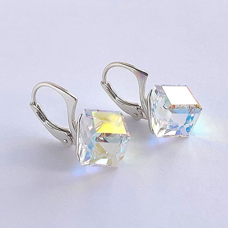 

Серьги из серебра с кубиками Swarovski