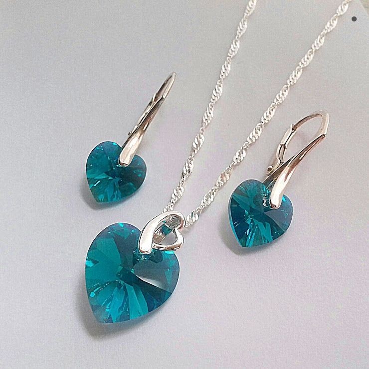 

Набор серебряный с подвесками Сваровски (цена без цепочки)