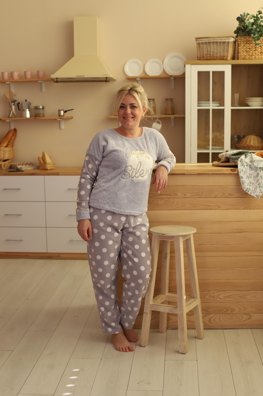 

Женская пижама (кофта и штаны) велсофт Pijamoni  серая батал, Женская пижама (кофта и штаны) велсофт Pijamoni 3XL серая батал
