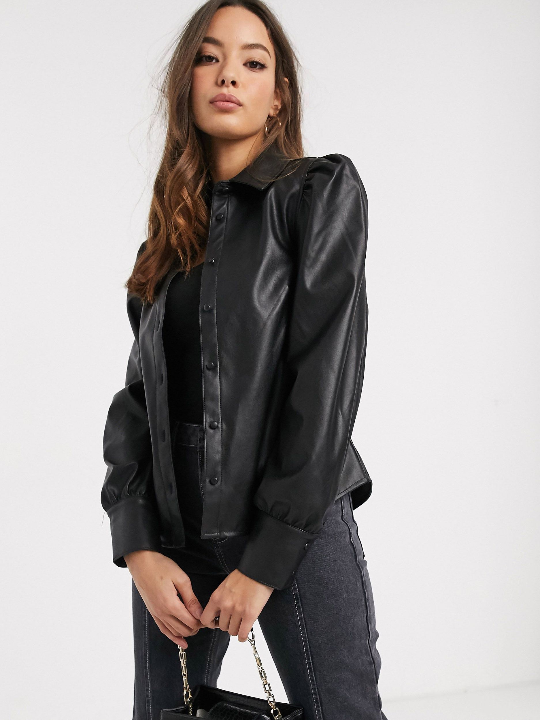 

Черная рубашка с объемным рукавом Vero Moda 41121/17 XS Черный