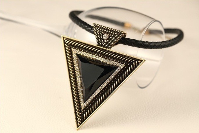 

Подвеска женская с камнем и стразами Triangle Gold 45 см Shazzam