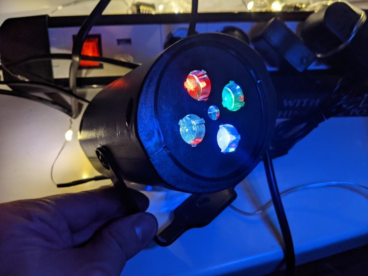 

Новогодний лазерный проектор 6 LED 1 режим от сети разноцветный рисунок