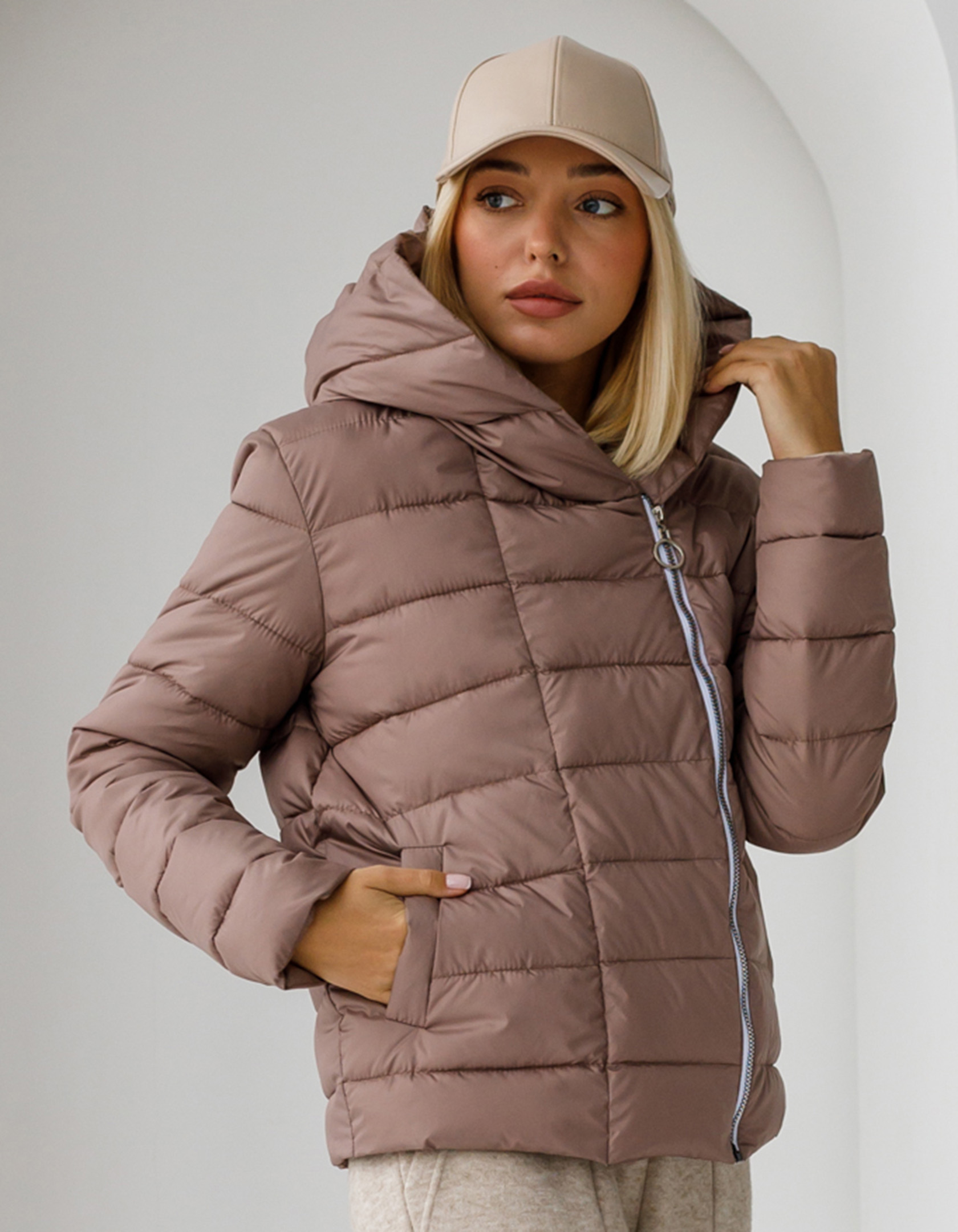

Куртка деми Wear me легкая женская с капюшоном демисезон осень / весна  Беж 2w/03/33, Куртка деми Wear me легкая женская с капюшоном демисезон осень / весна M Беж 2w/03/33