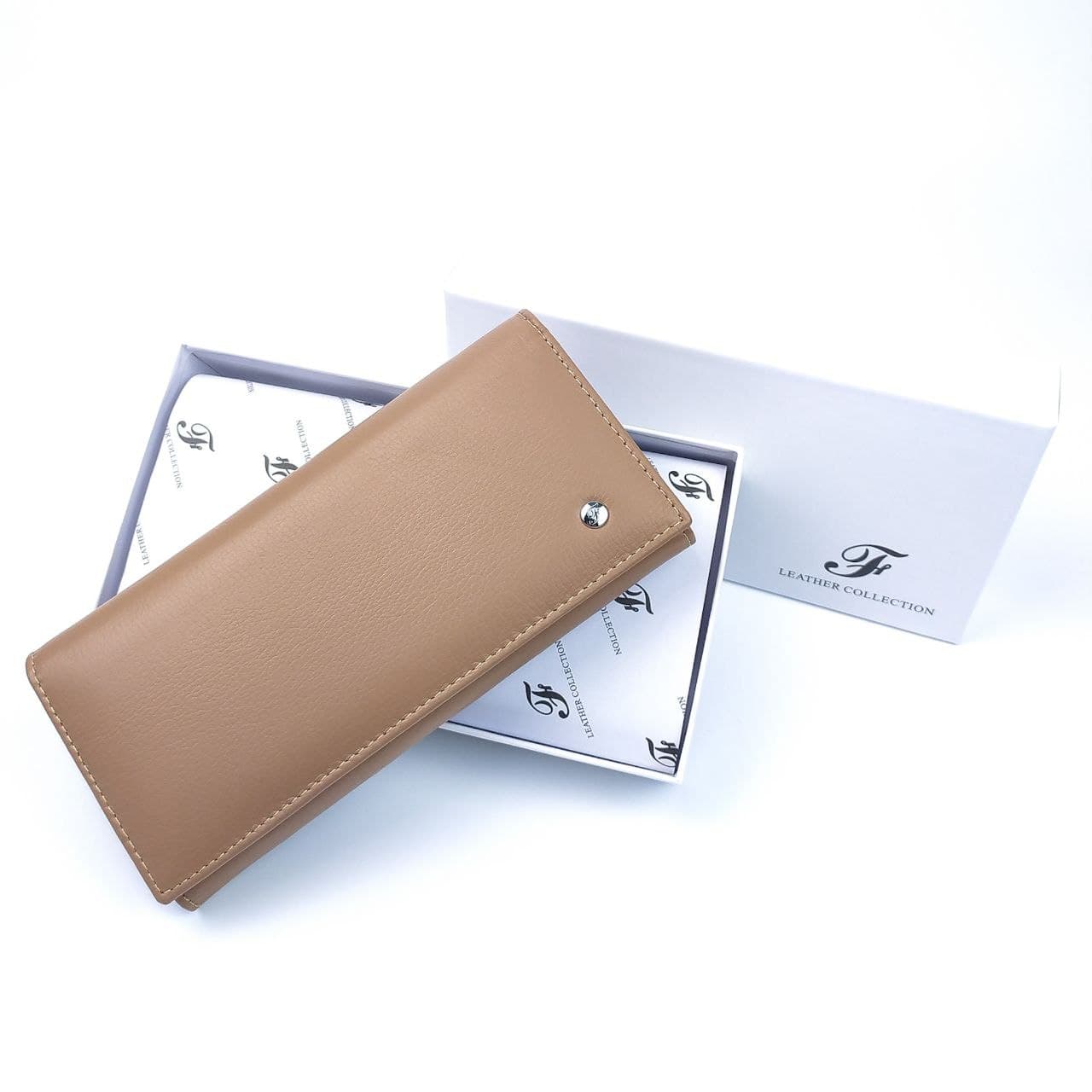 

Женский кожаный кошелек на магнитах с монетницей Salfeite F-501-LPINK бежевый