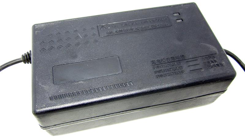 

Блок питания зарядное гироскутера электросамоката 67.2V 2A номинал 60V 2A (15635)