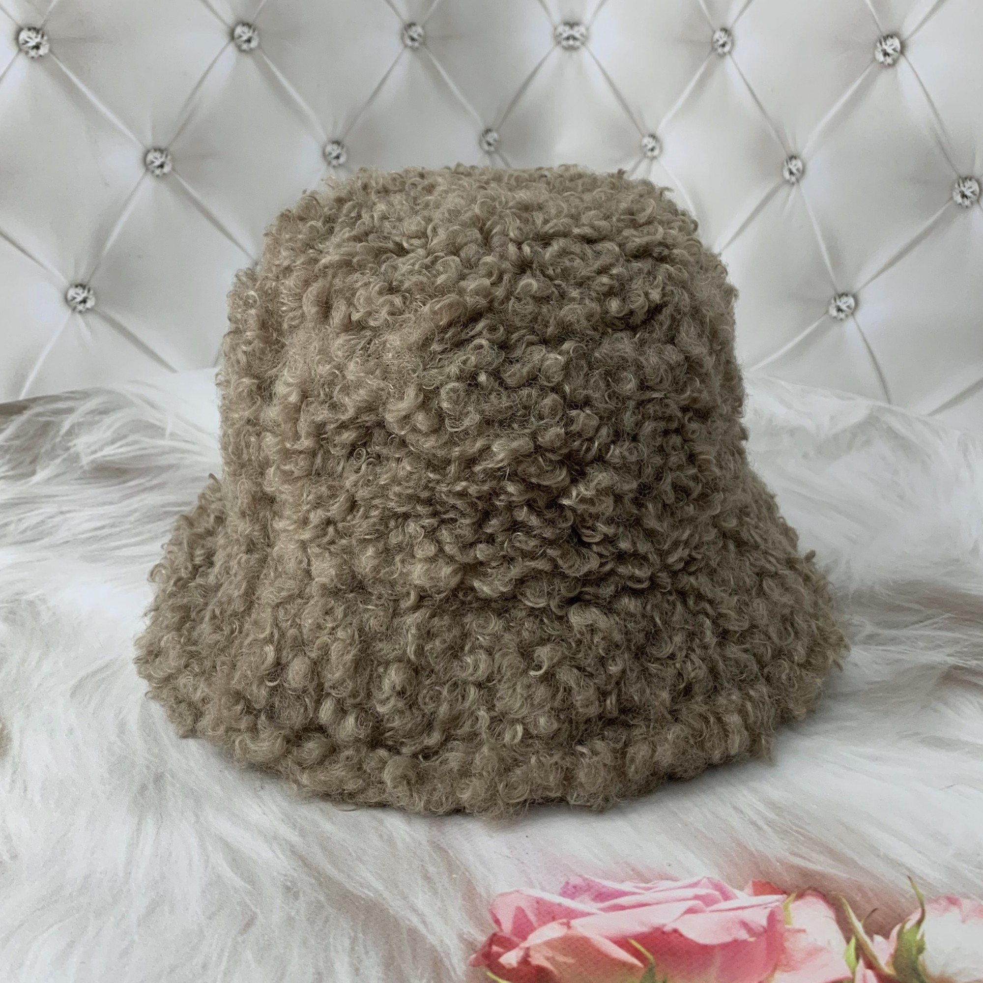 

Теплая меховая зимняя панама женская SheepWool бежевая