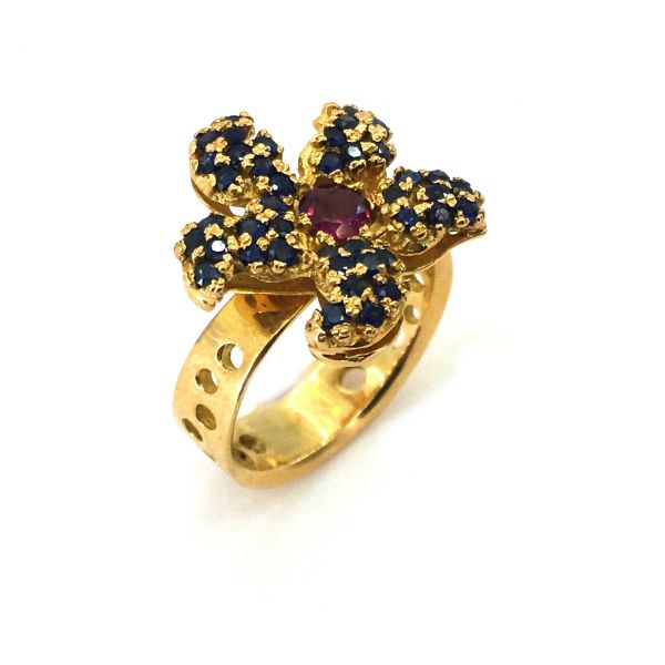 

Золотое кольцо морская звезда с сапфирами и рубином СЮВ Вес 7,89 g Размер 17,5