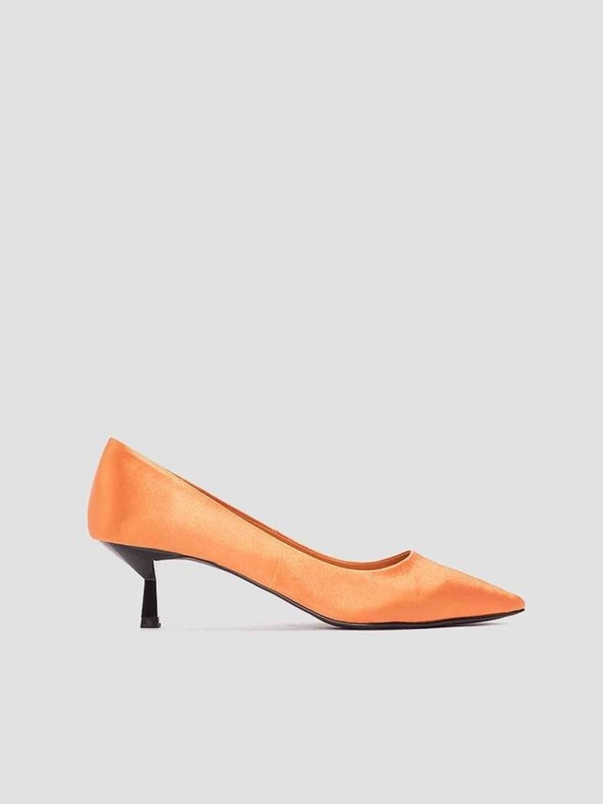 

Атласные туфли-лодочки на каблуке котенка NA-KD 10550001190261000 36 Бежевый