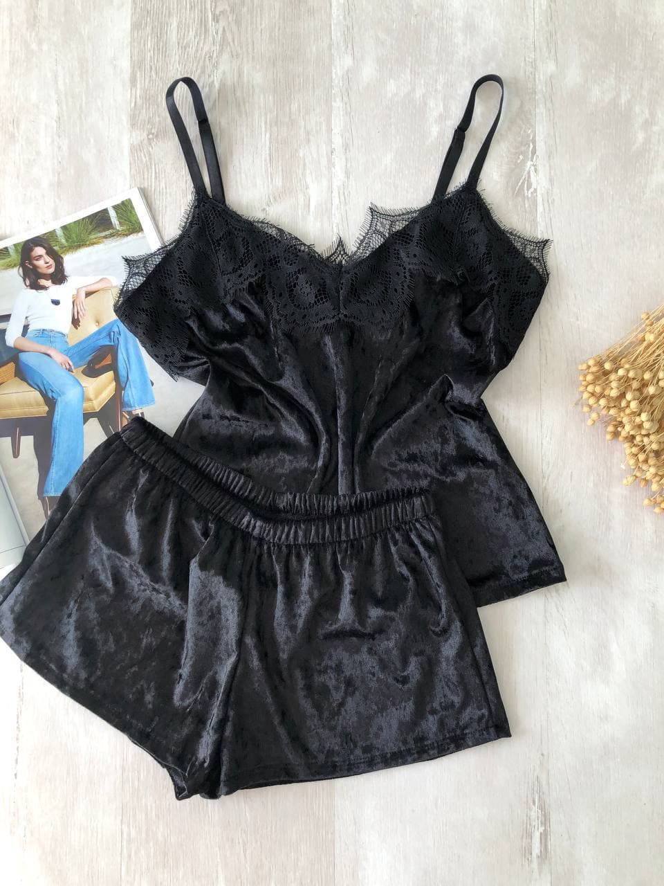 

Пижама женская майка+шорты велюровая черная Размер S (SC003-0217)