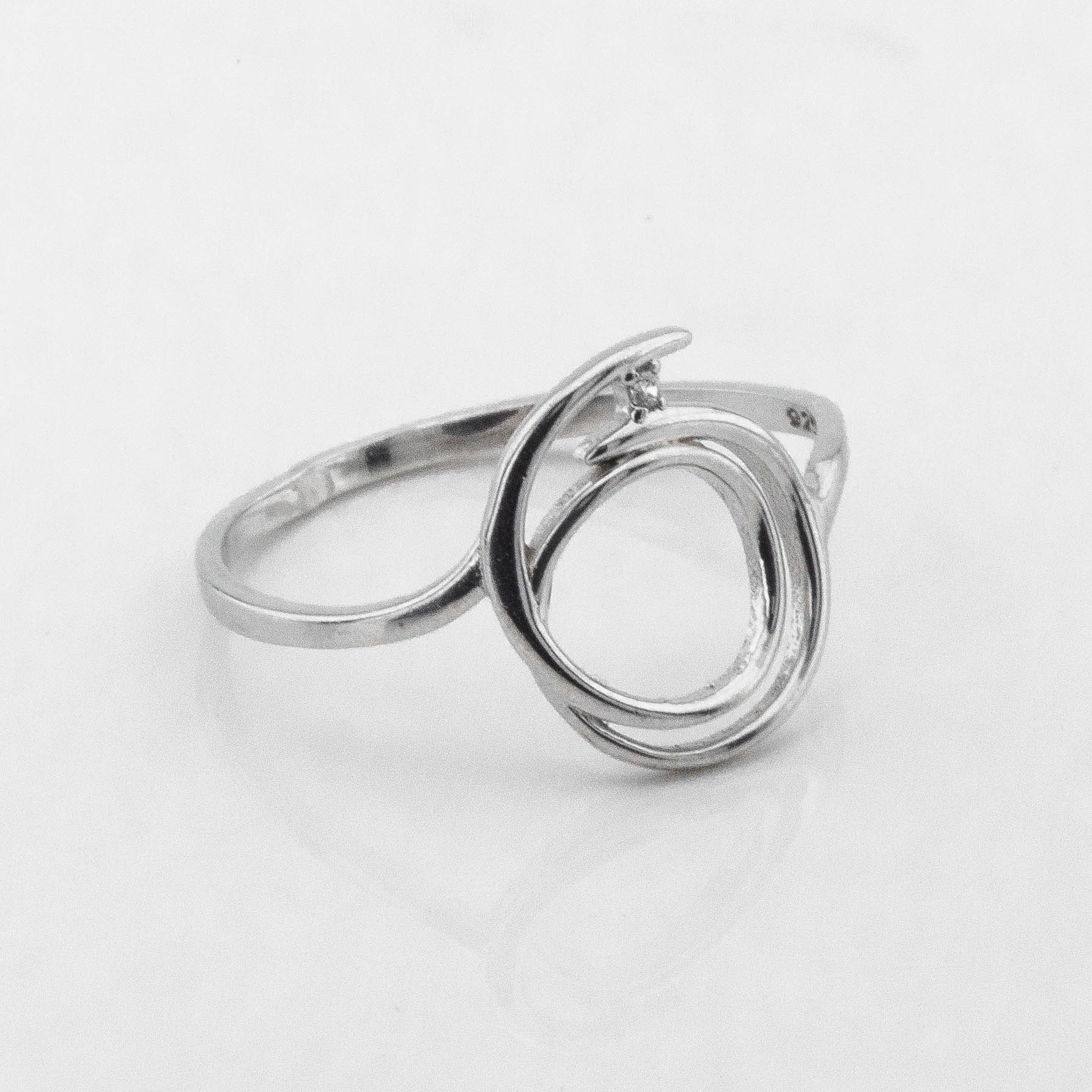 

Серебряное кольцо с фианитом K111711 Диамант, 18 размер