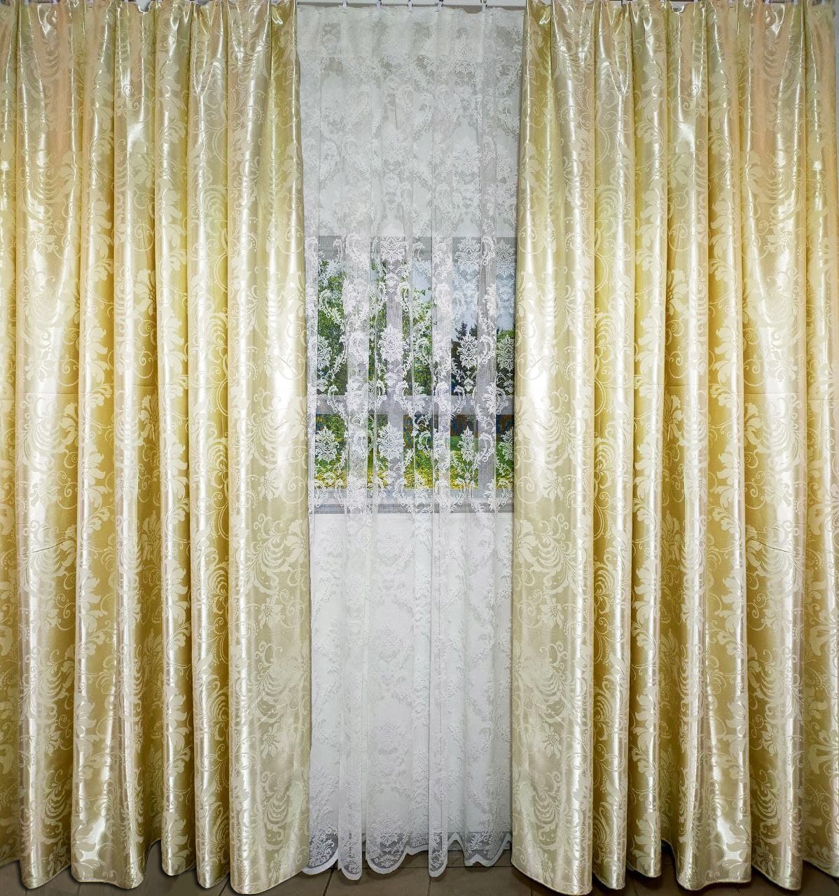 

Комплект Штор Блэкаут двусторонняя цветы золото 250х240