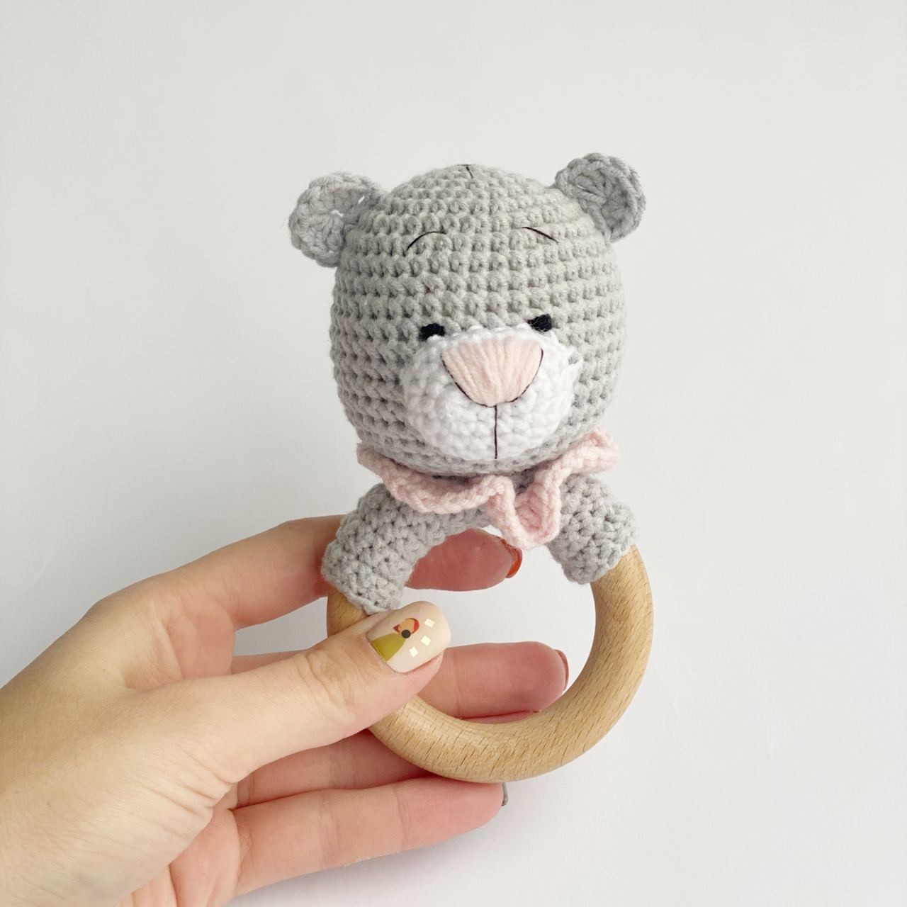

Вязанная погремушка с кольцом Баловень Pink Bear