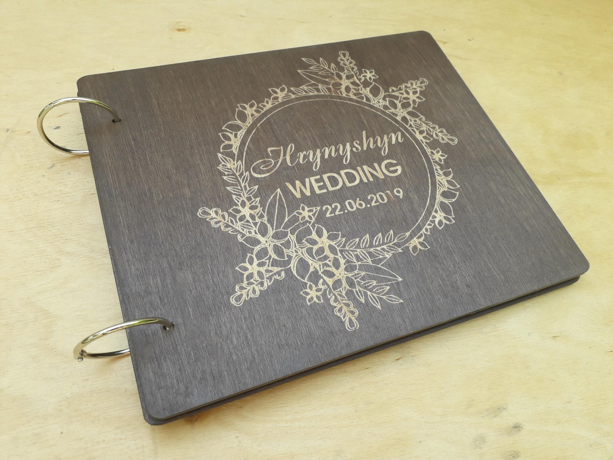 

Весільна книга побажань з дерева Wedding
