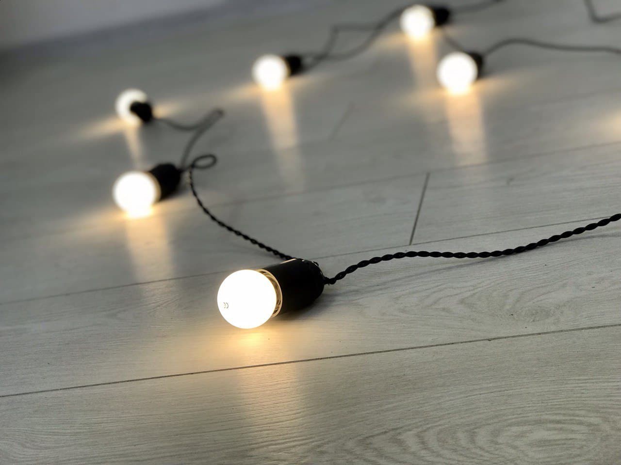 

Черная Ретро Гирлянда Эдисона 5 метров + 2 метра провода к вилке на 11 LED ламп теплого свечения по 1.2Вт Для помещения с дистанционным выключателем