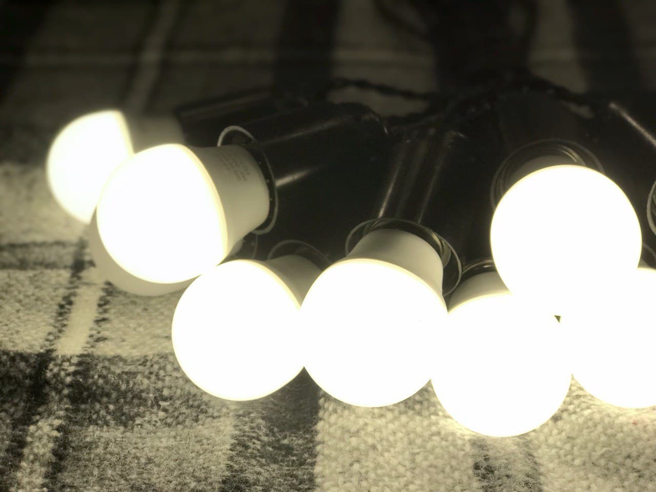 

Черная Ретро Гирлянда Эдисона 35 метров + 2 метра провода к вилке на 71 LED лампу белого свечения по 4Вт Для помещения с дистанционным выключателем