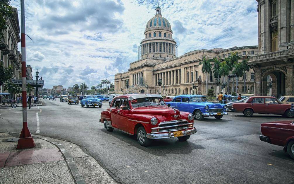 

Фотообои Арт-Обои Автомобильный парад №38406 Лоск