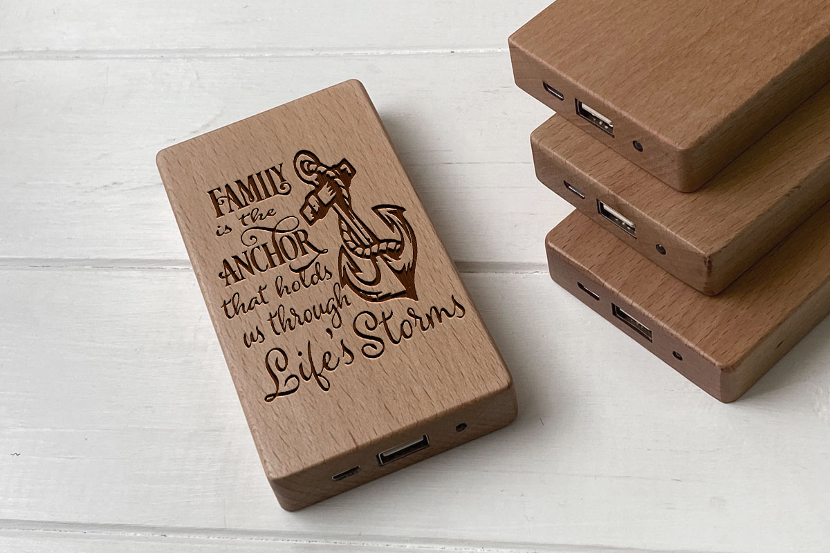 

Деревянный внешний аккумулятор Maple с гравировкой Anchor