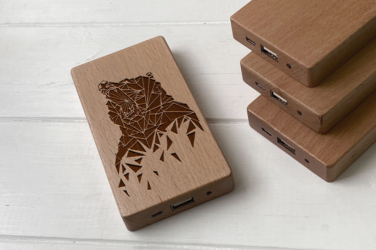 

Деревянный внешний аккумулятор Maple с гравировкой Bear