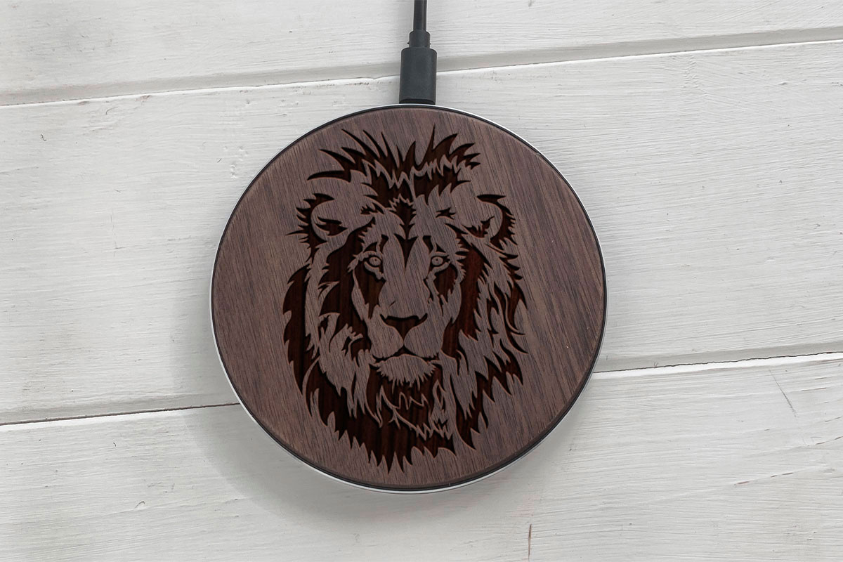 

Быстрая беспроводная деревянная зарядка SkinWood Black Fast Charge lion