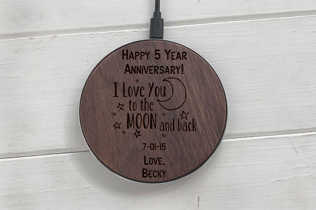 

Быстрая беспроводная деревянная зарядка SkinWood Black Fast Charge Love Moon