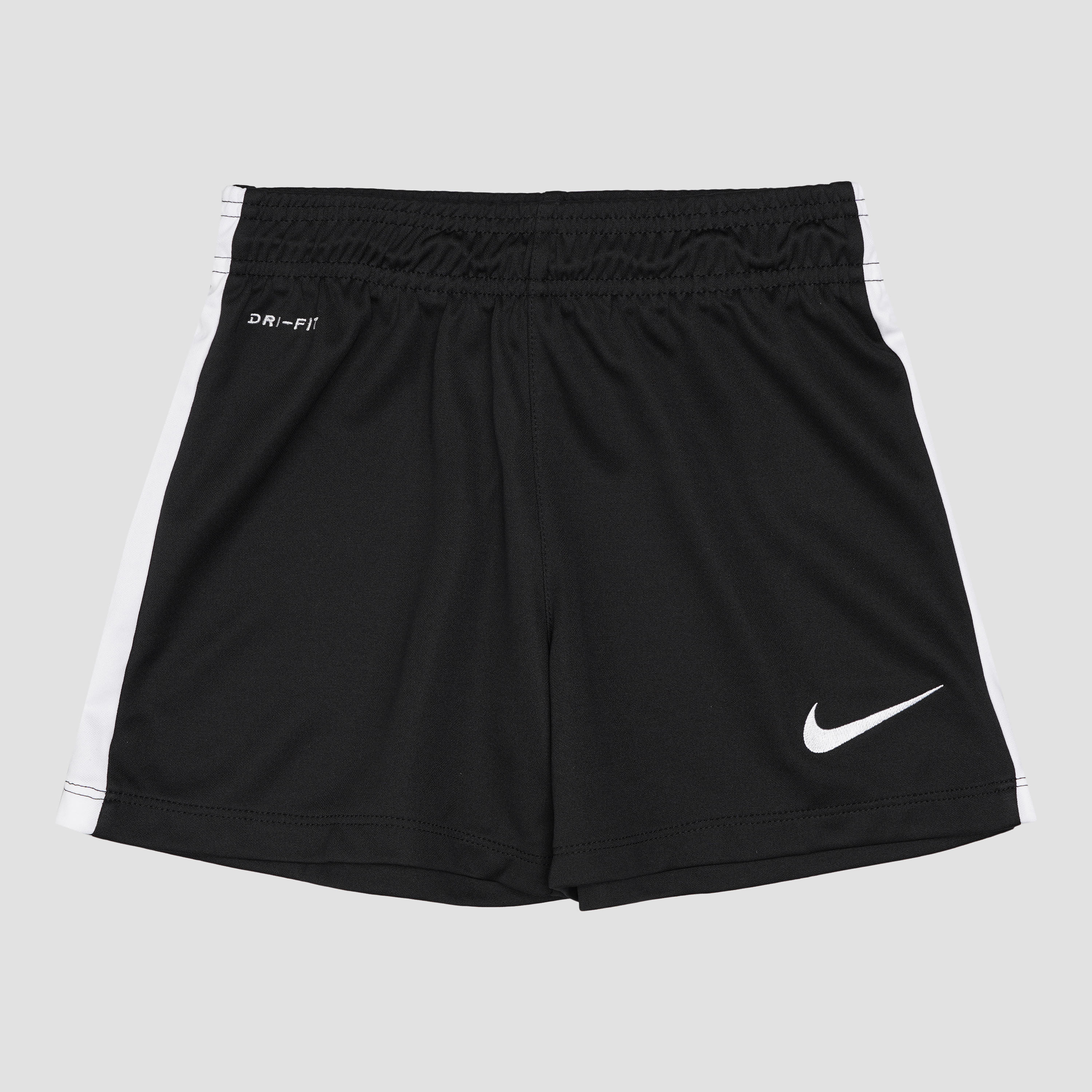 

Шорты детские Nike 725990-010 116-128 см Черные