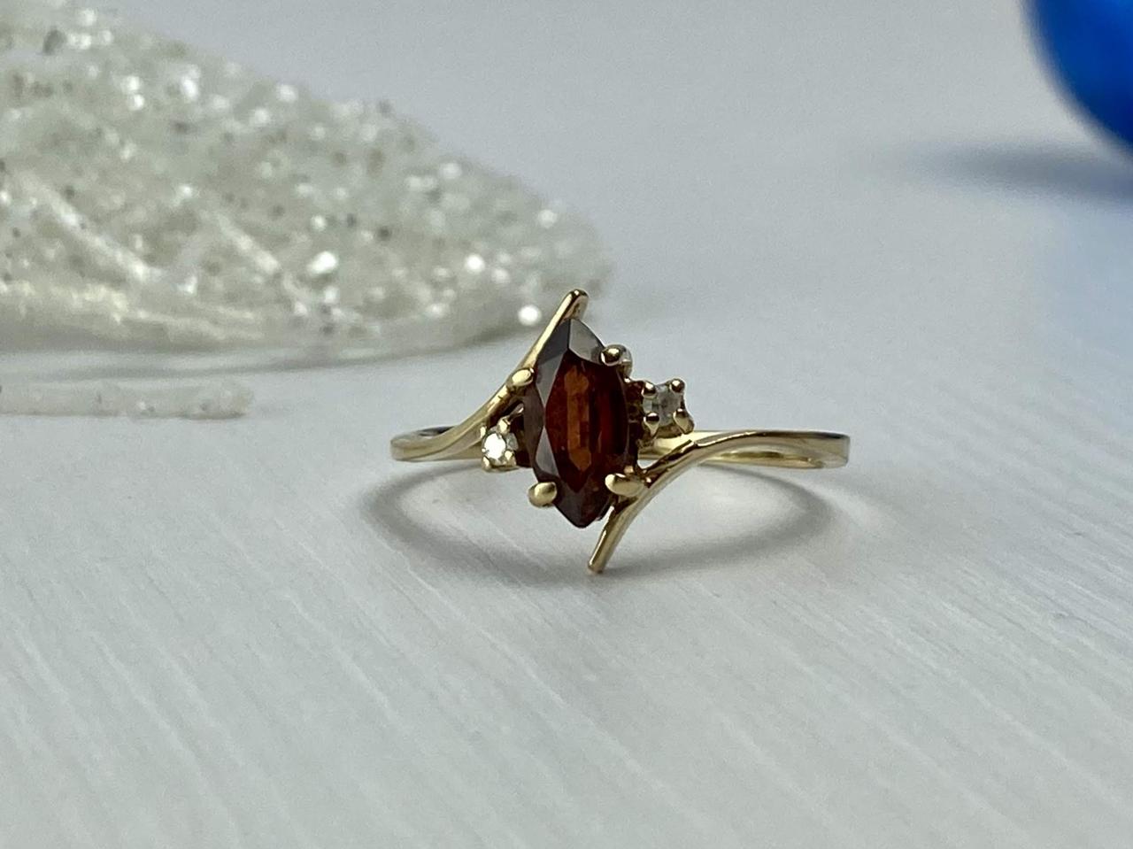 

Золотое Кольцо С Гранатом И Бриллиантами Sky Jewelry 678876 17 Размер