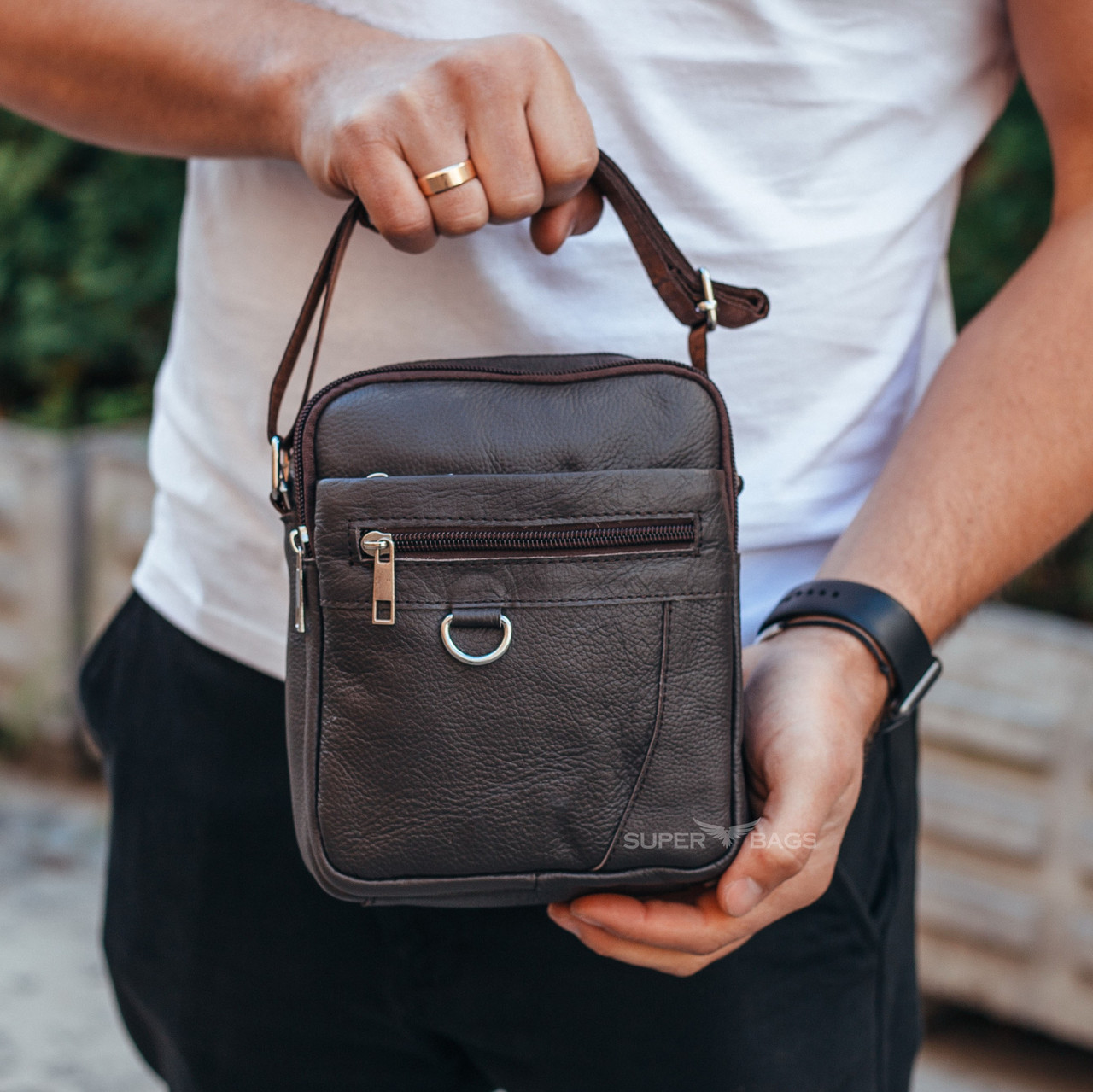 

Мужская кожаная сумка месенджер через плечо Borsa Leather Коричневый 18 x 22 x 5 см В-14429