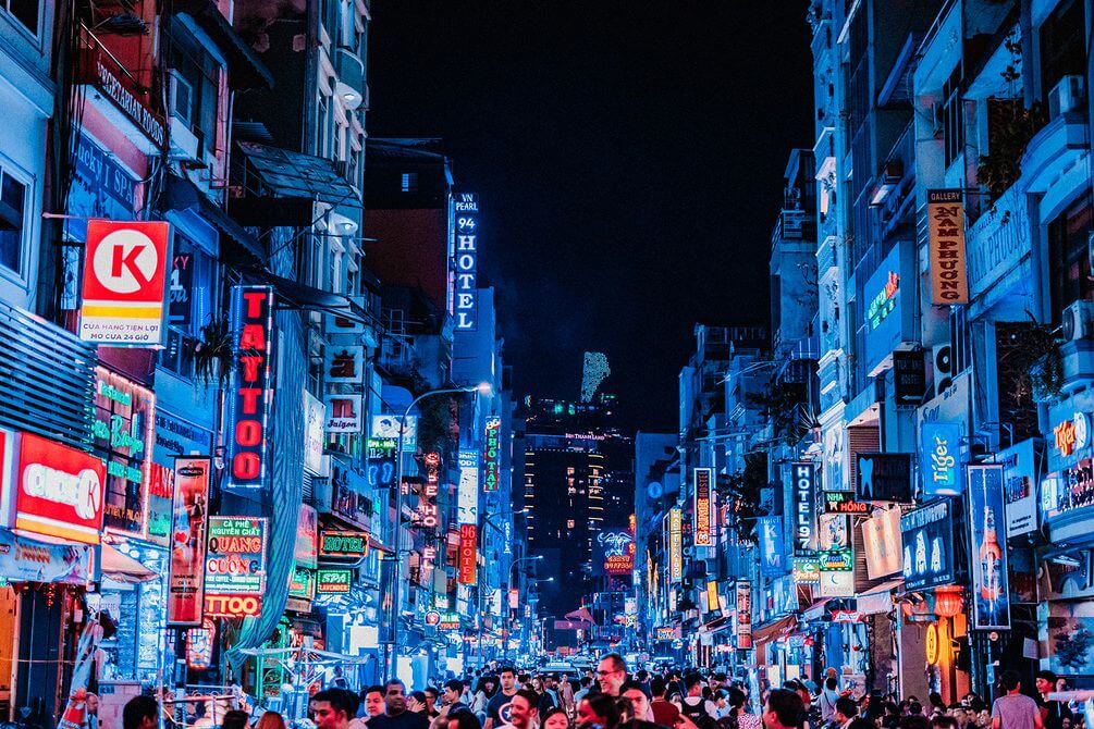 

Фотообои Арт-Обои Люди на улице №nus_10683 Декоративная штукатурка