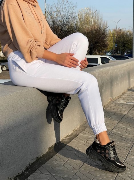 

Женские теплые спортивные штаны LILY 342345 - Белые, Женские теплые спортивные штаны LILY 342345 44-46 Белые