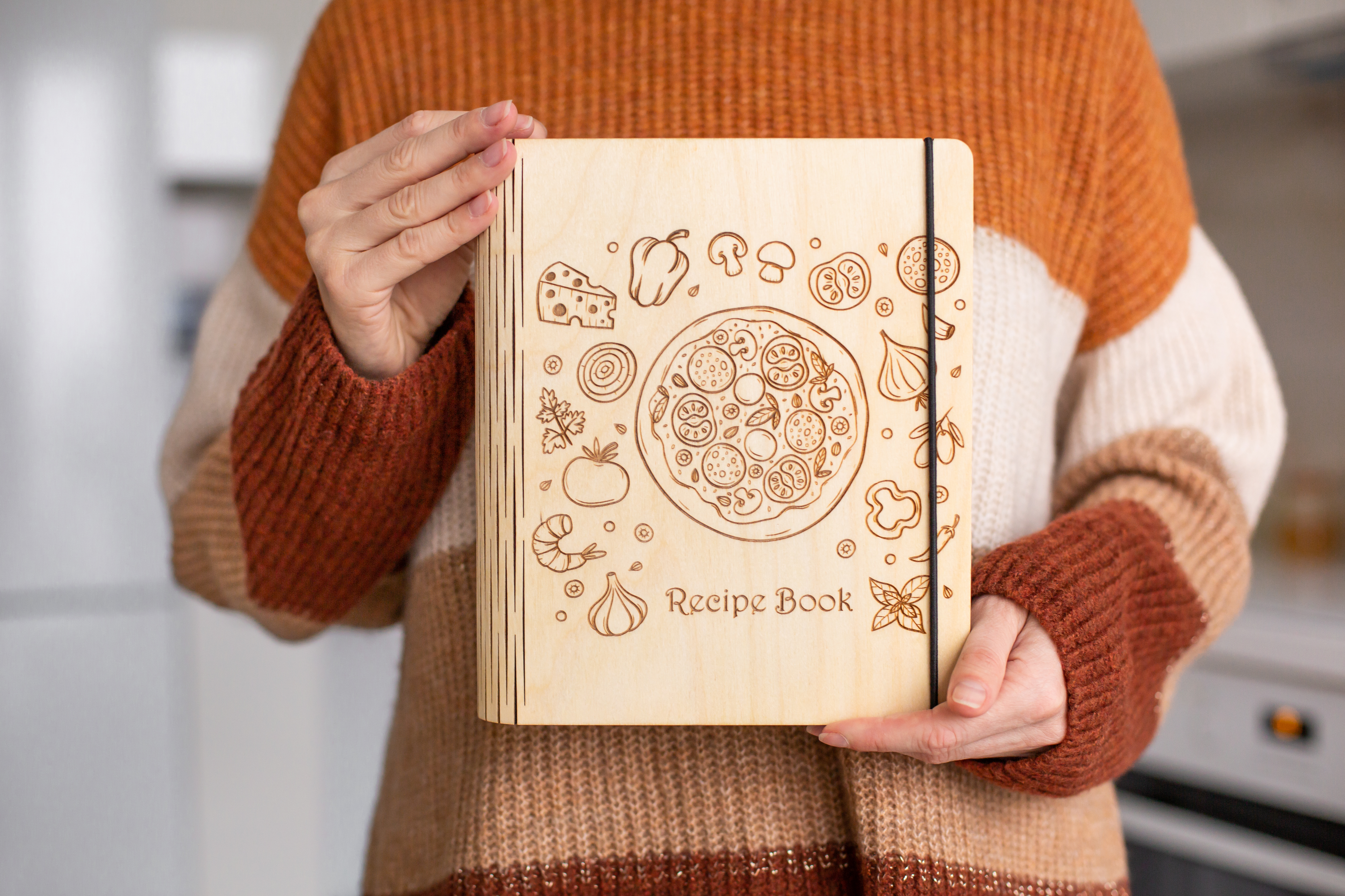 

Книга для рецептов поваренная книга в деревянной цельной обложке "Recipe Book" А6 100 листов крафтовая бумага в линию Светлое дерево 1