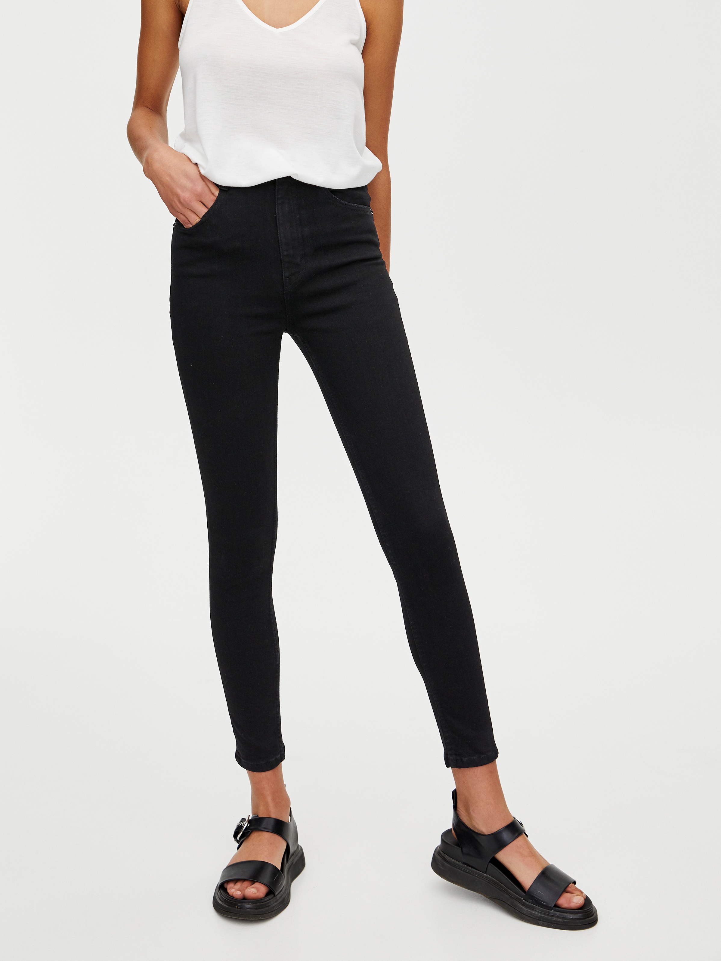

Джинсы Pull & Bear 5683/332/800 36 Черные джинс