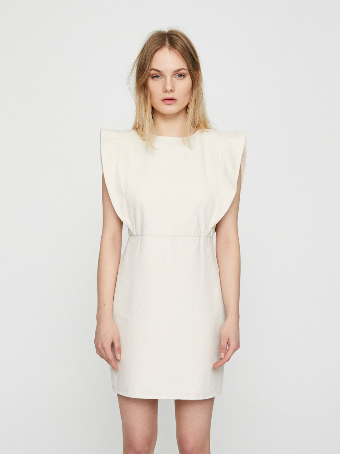 

Платье джинсовое Pull & Bear 5391/355/711  Молочное, Платье джинсовое Pull & Bear 5391/355/711 S Молочное
