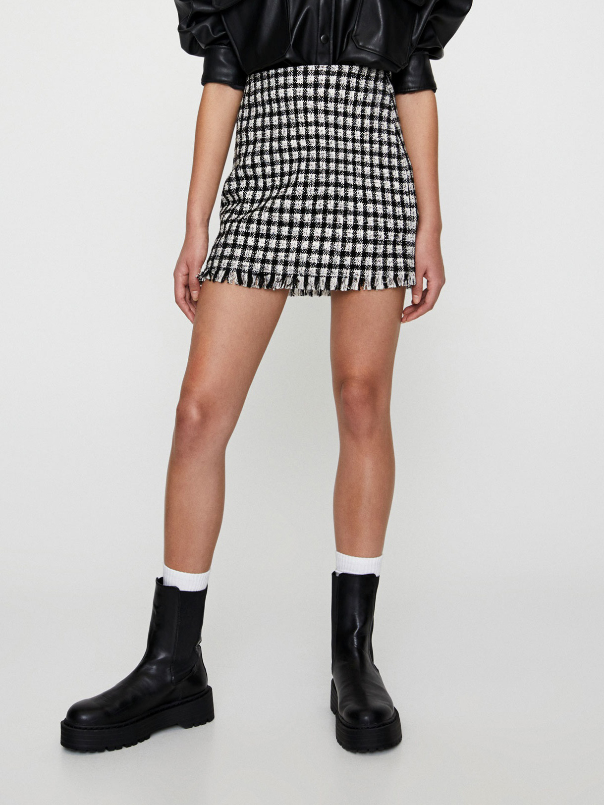 

Юбка Pull & Bear 5395/307/800 XL Черная с белым