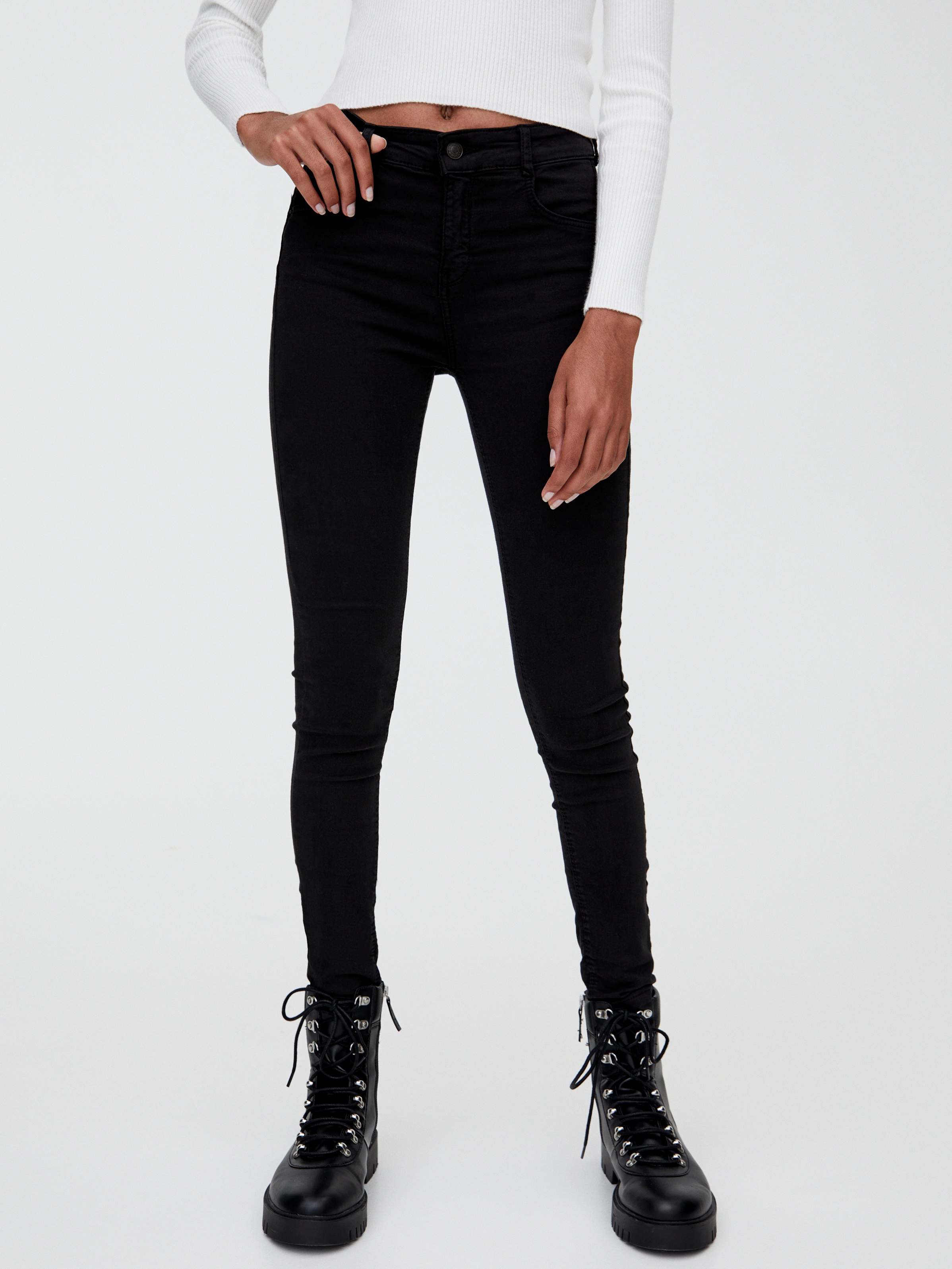 

Джинсы Pull & Bear 5680/330/800 36 Черные джинс