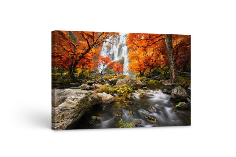 

Картина на холсте Водопад среди осенних листьев51x34 см (337)