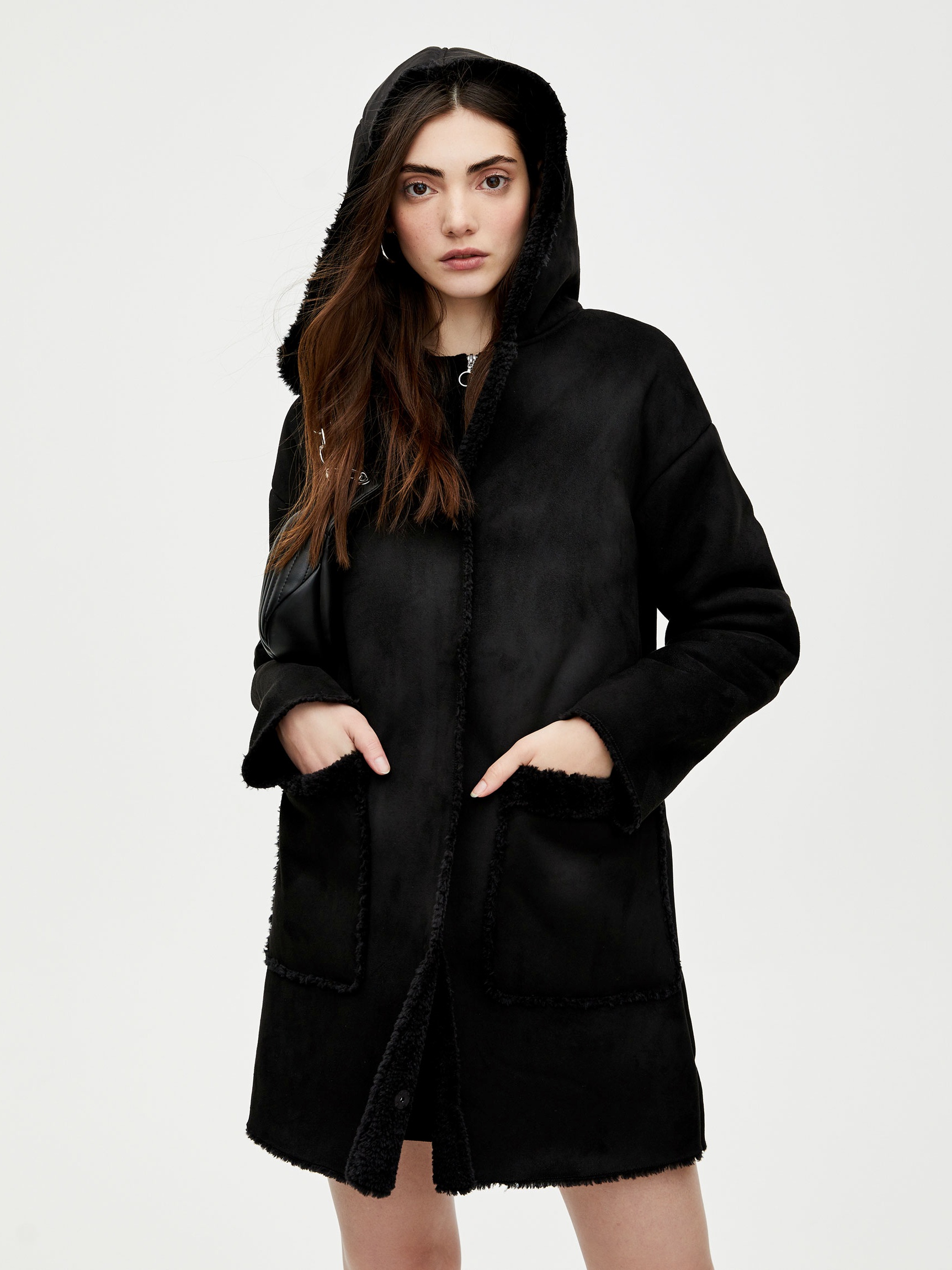 

Дубленка Pull & Bear 9752/307/800  Черная, Дубленка Pull & Bear 9752/307/800 M Черная