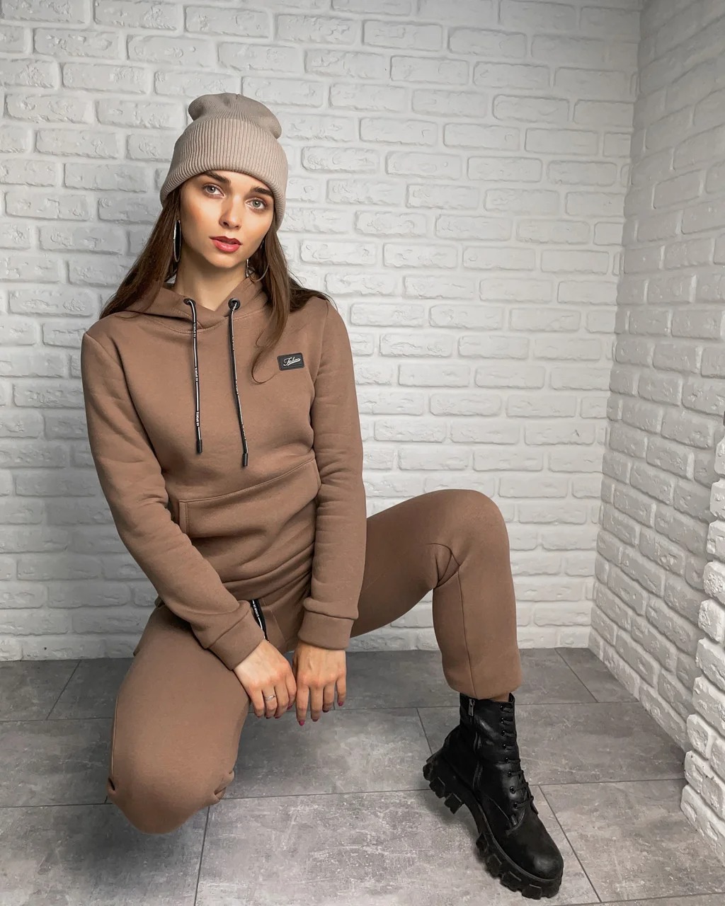 

Fashions • Костюм теплыи спортивныи Оскар Fashions 42-44 капучино (7090-фг)