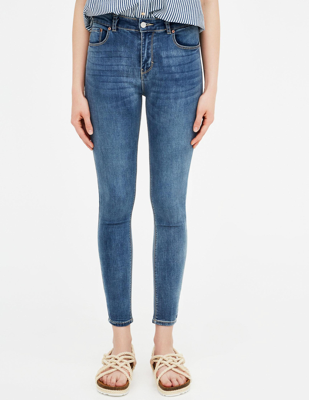 

Джинсы PULL & BEAR Ж1077878 (5687/333/430) цвет голубой, Джинсы PULL & BEAR Ж1077878 (5687/333/430) цвет голубой XXS