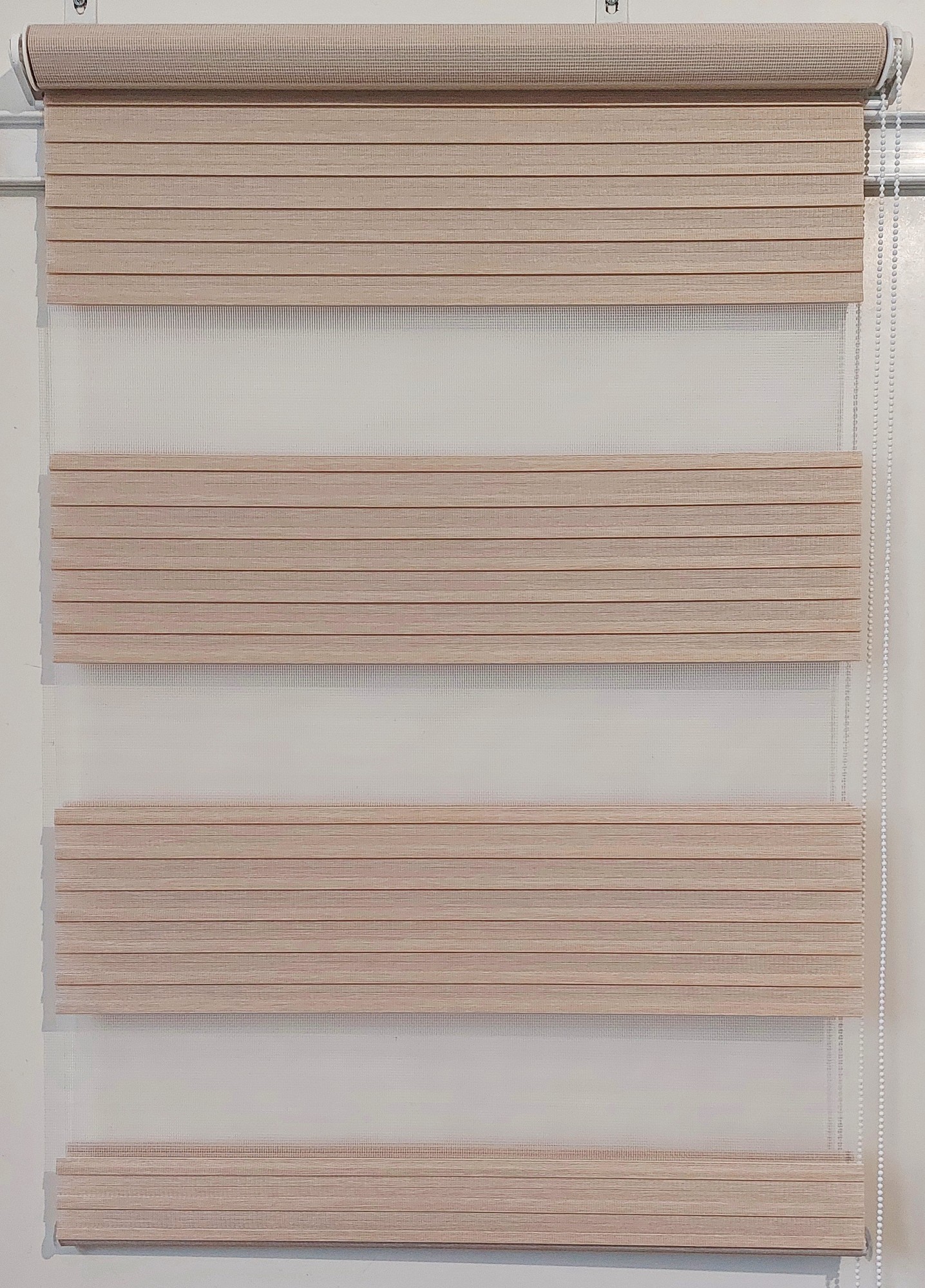 

Рулонная штора Miranda День-ночь Z-273 142,5*130 см Тёмно-бежевый