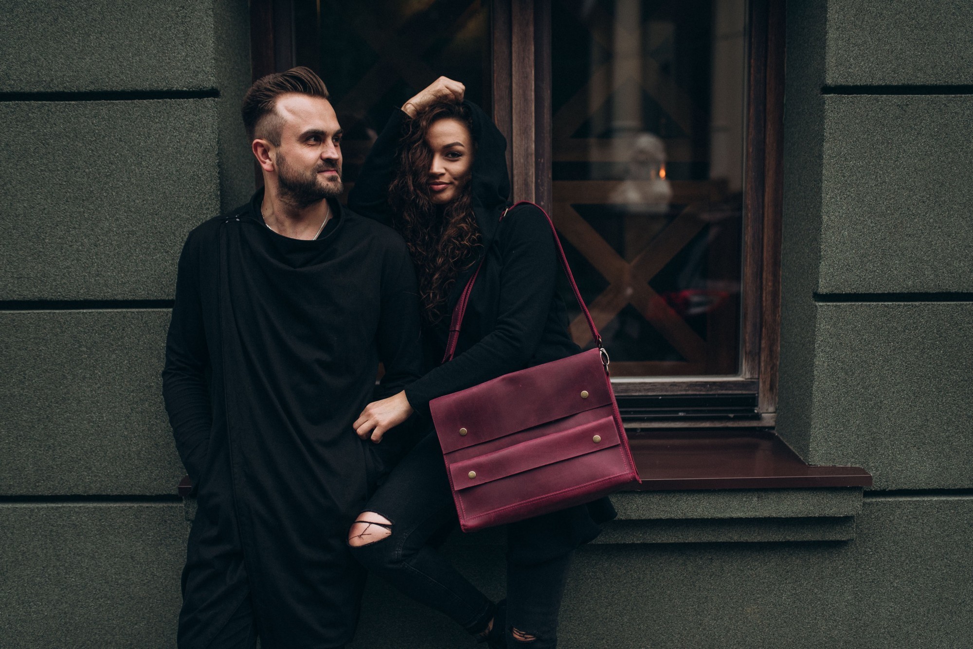

Кожаный портфель с ремнем через плечо HandMade бордовый