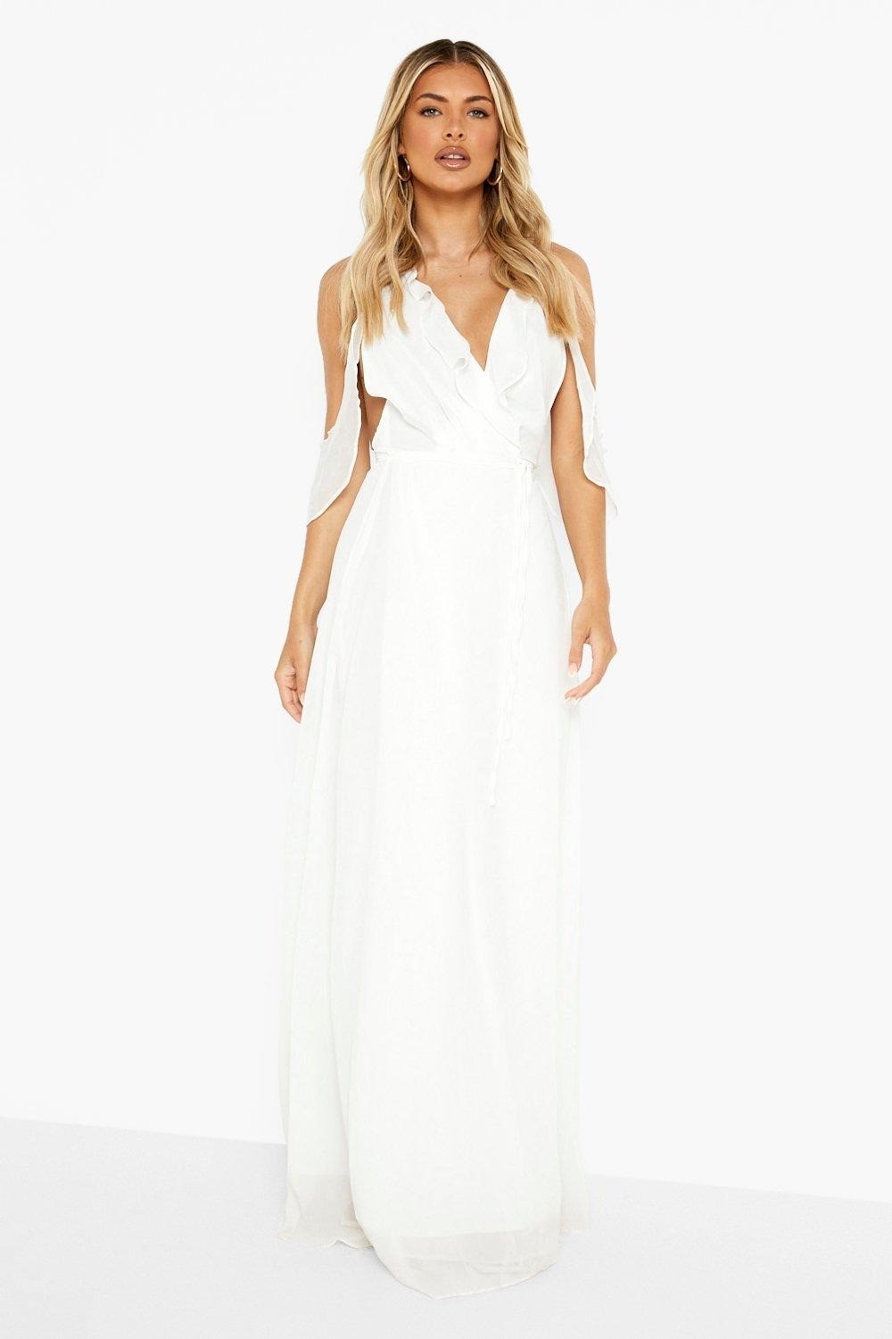 

Платье Boohoo 42 белый 1000399118088