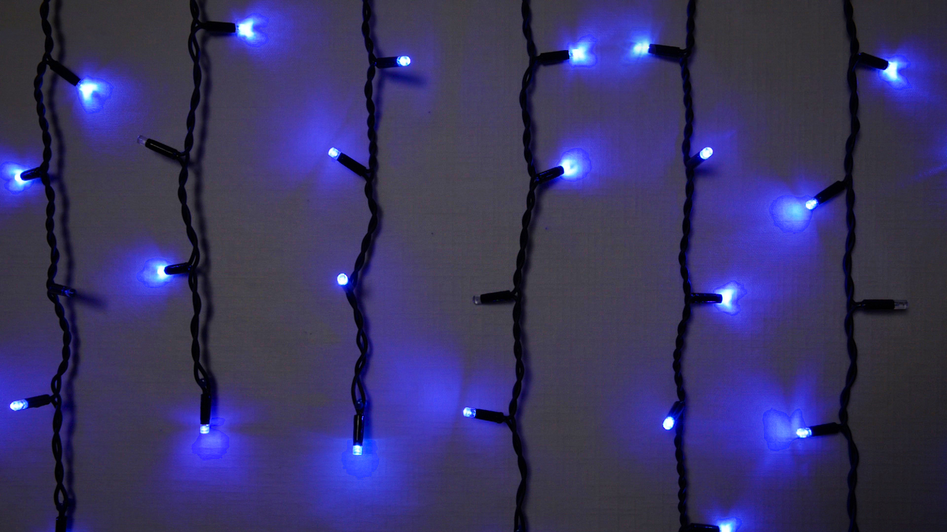 

Светодиодная гирлянда Delux ICICLE 75 LED 2 x 0.7 м IP44 EN Синий/черный (90016593)