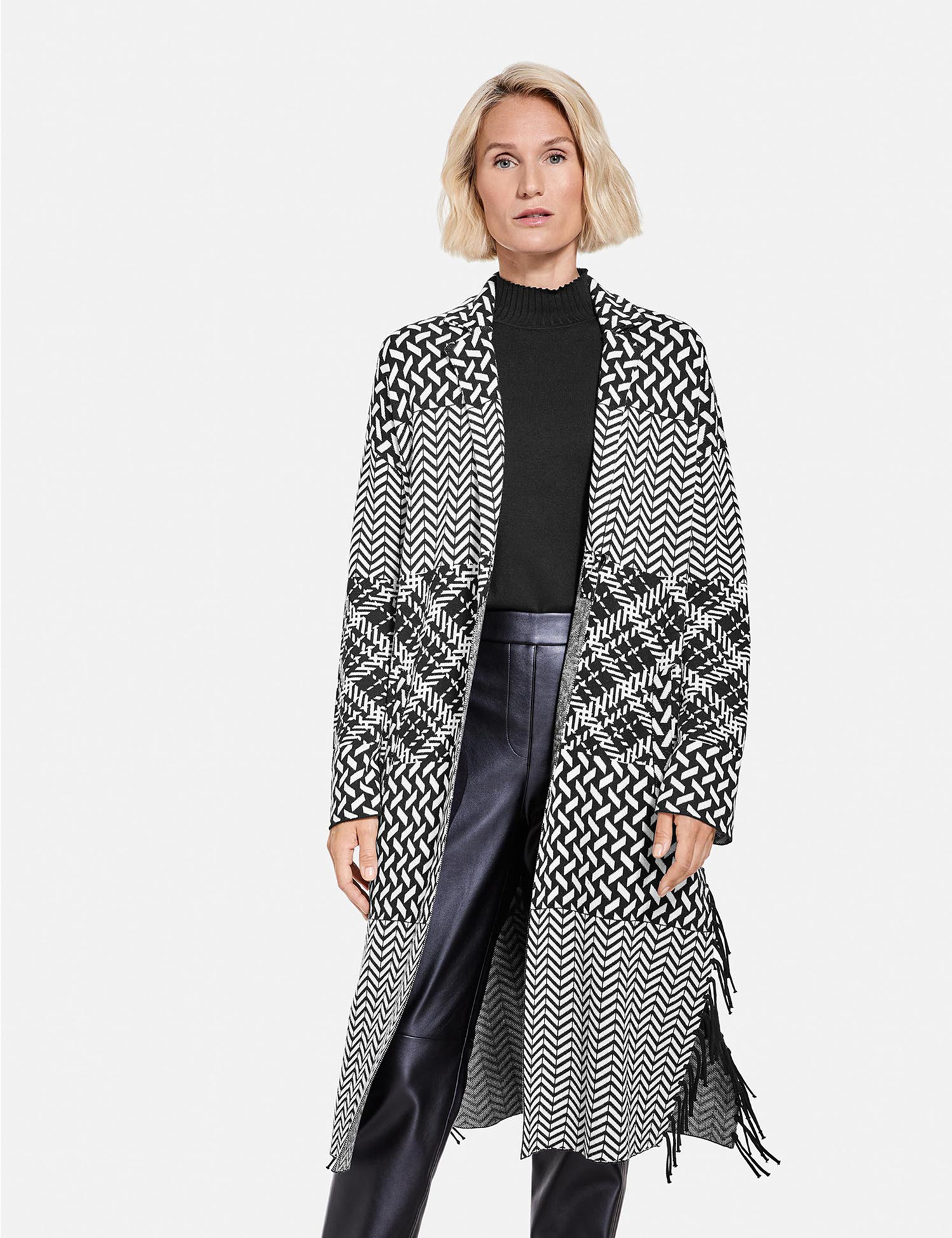 

Накидка Gerry Weber  Черно-белая 630004.35705, Накидка Gerry Weber 42 Черно-белая 630004.35705