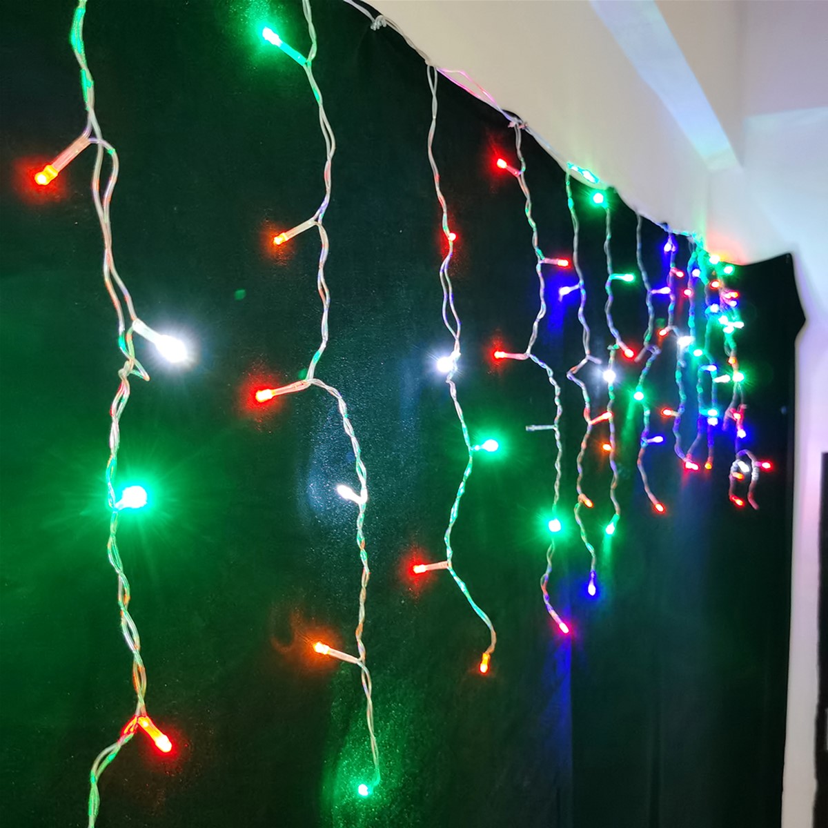 

Светодиодная гирлянда Новогодько 83 LED, Многоцветная, 3х0.6 м, мерцание (973778) (4820253262910)