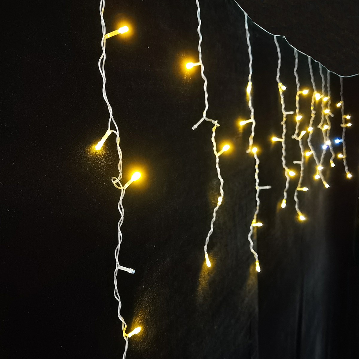 

Светодиодная гирлянда Новогодько 83 LED, Теплый белый, 3х0.6 м, мерцание (973776) (4820253262897)