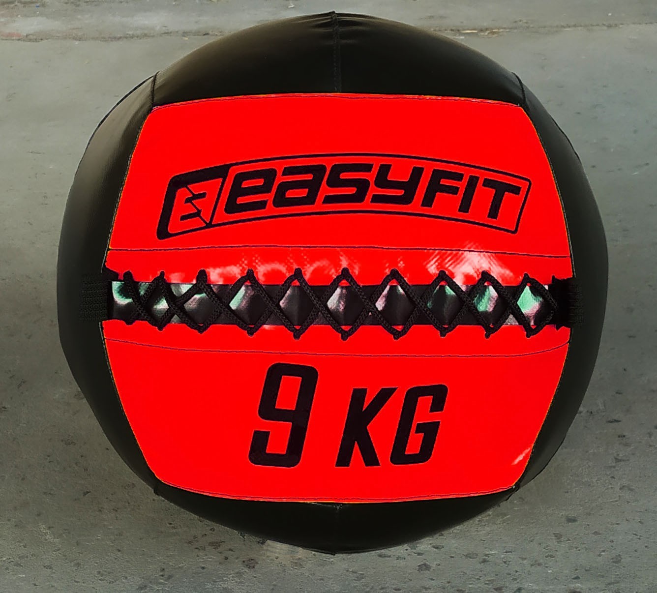 

Медбол (волболл) EasyFit Wall Ball 9 кг красно-черный EF-WB-09