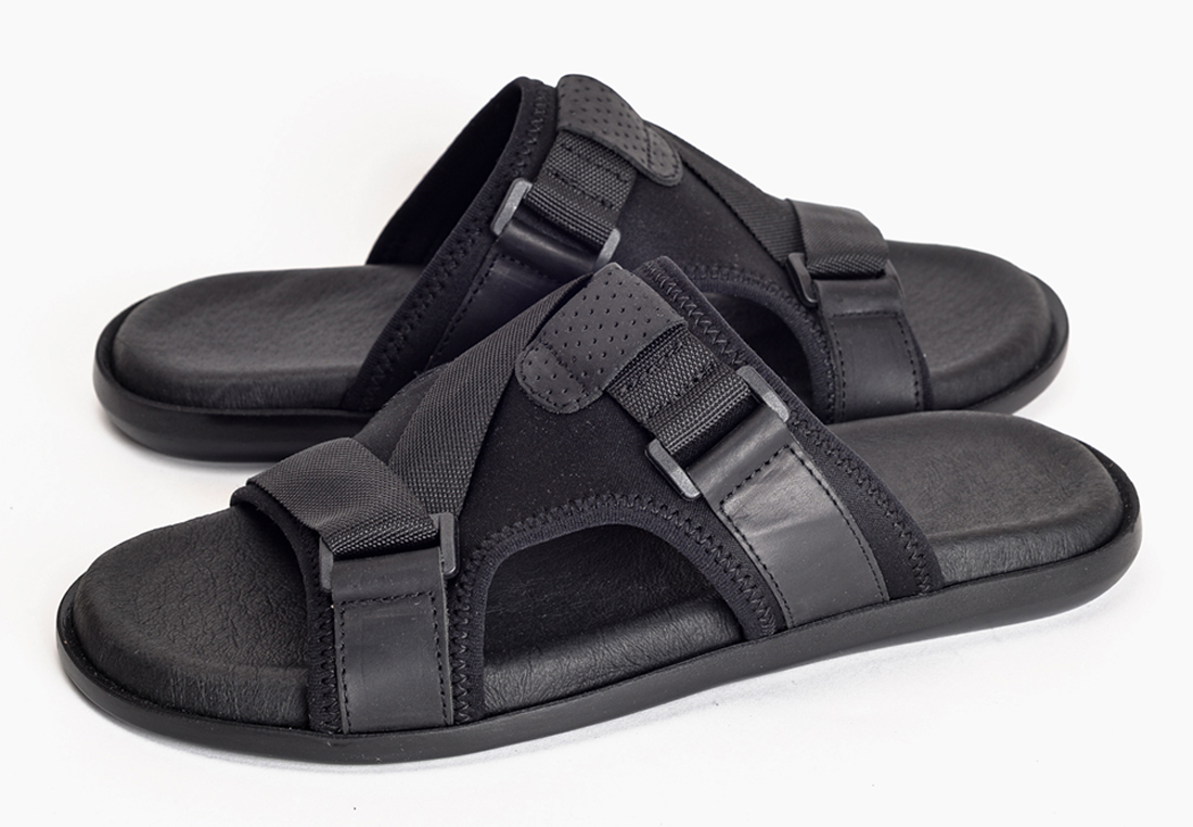 

Шльопанці KONORS 1357-56-1BLACK 42